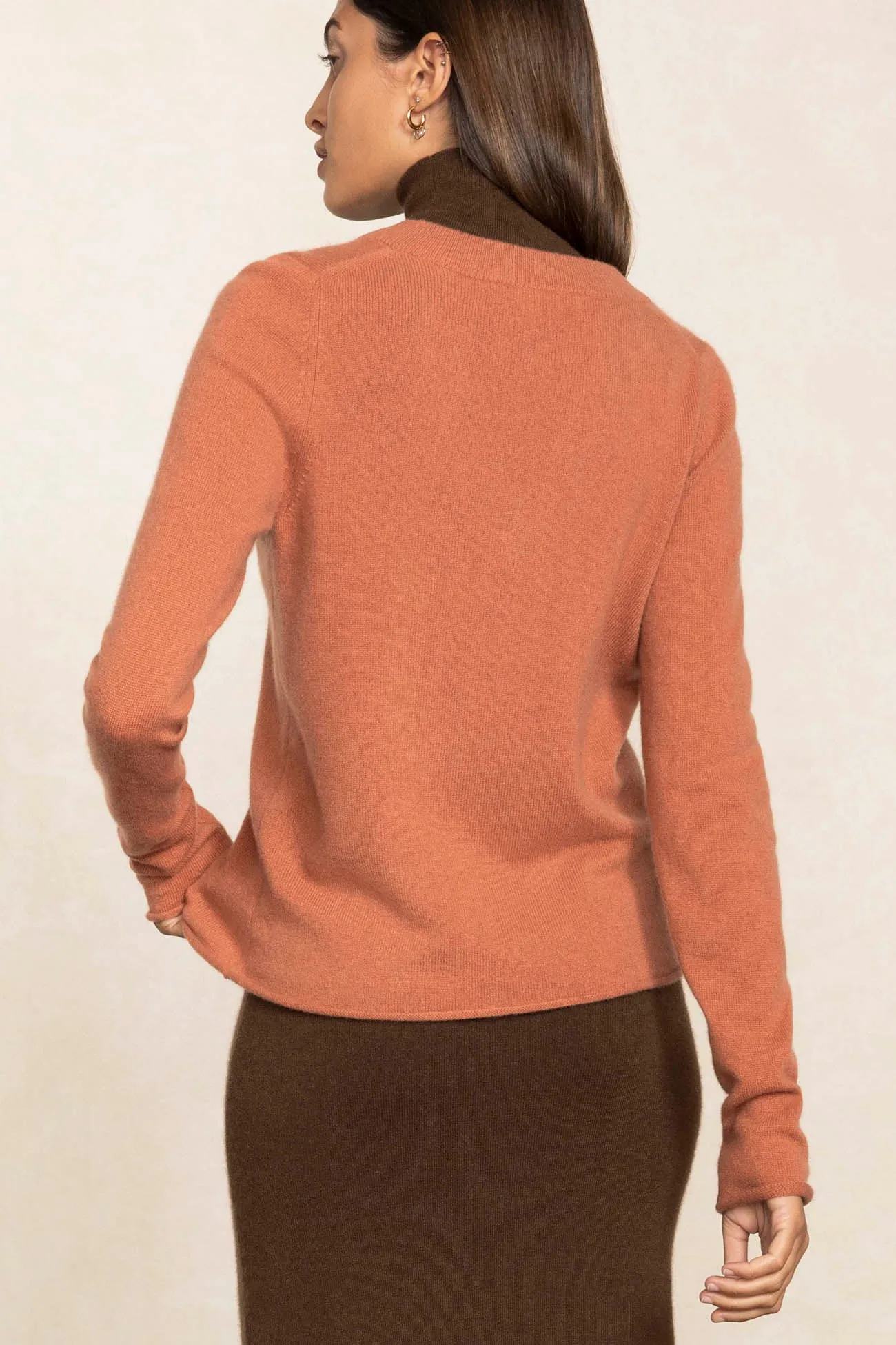 HANNAH CASHMERE V-NECK SWEATER