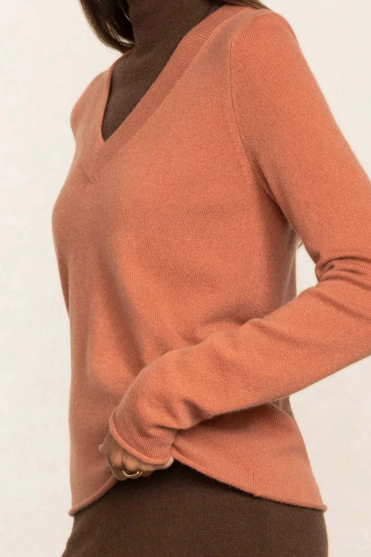 HANNAH CASHMERE V-NECK SWEATER
