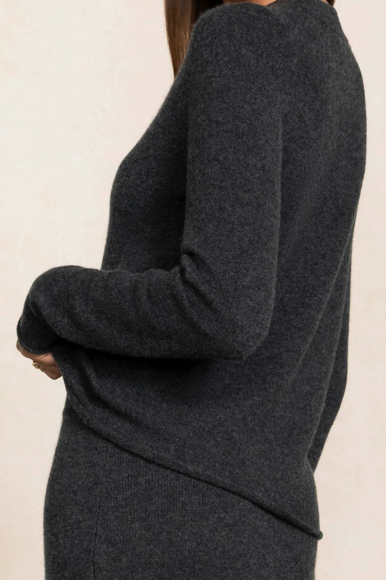 HANNAH CASHMERE V-NECK SWEATER